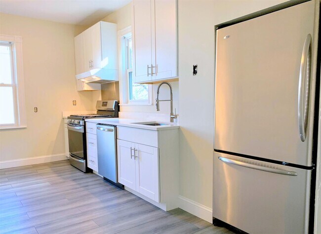 Building Photo - 98 Bristol Rd