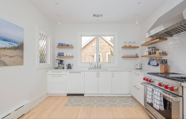 Building Photo - 6 Bay Rd