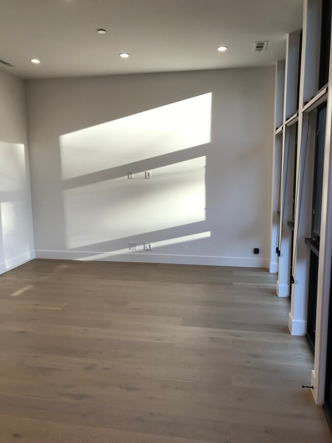 Building Photo - 55 Drake Ct