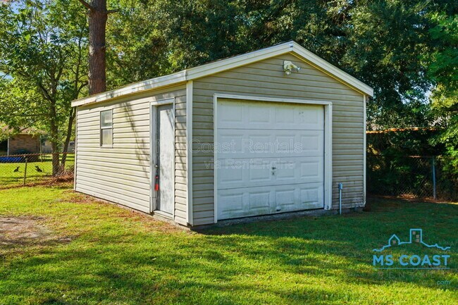 Building Photo - 609 Temple Dr