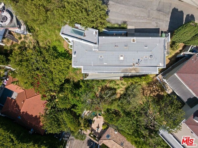 Building Photo - 8760 Hollywood Blvd
