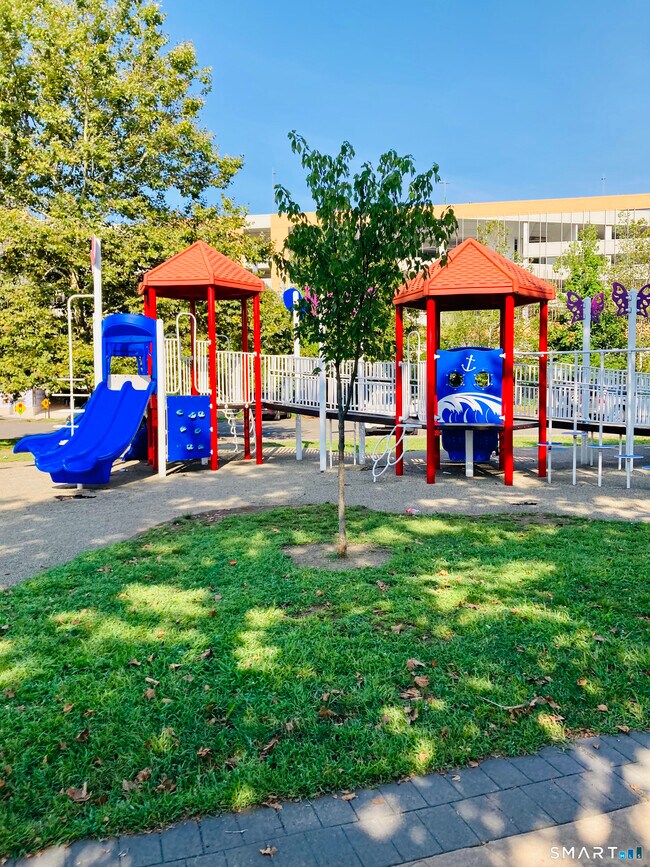 Building Photo - 33 N Water St