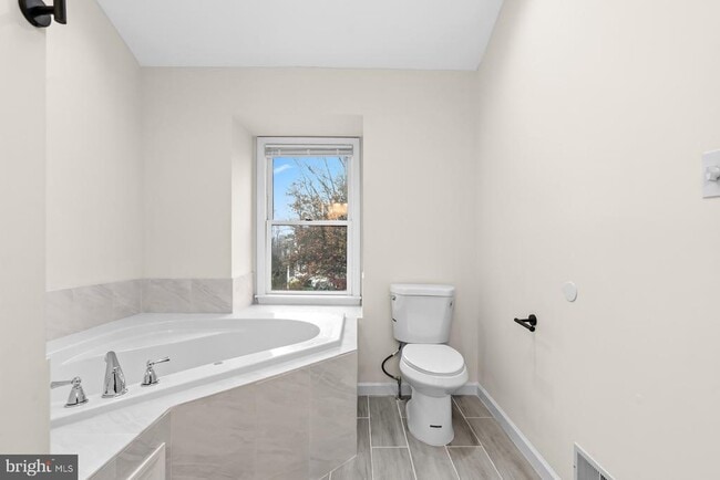 Building Photo - 13920 Baton Rouge Ct