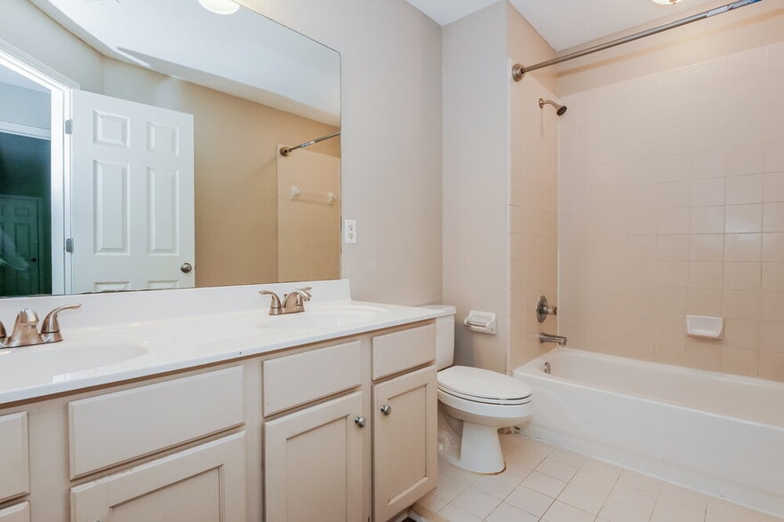 Building Photo - 8895 Linell Cove