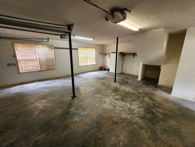 Building Photo - Stunner on Almost 10 Acres on Bear Creek