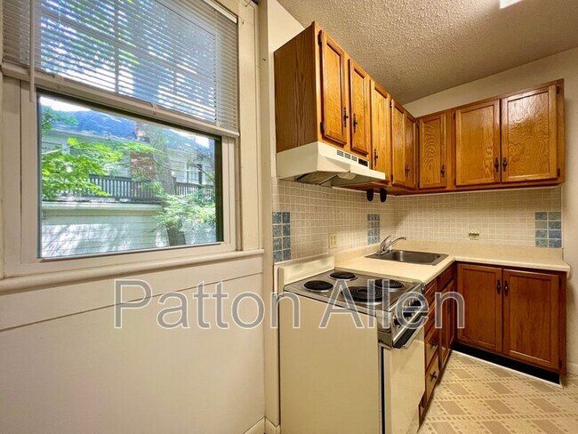 Building Photo - 130 Edwin Pl
