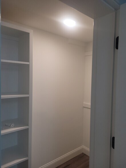 Walk in closet - 29 Amaranth Ave