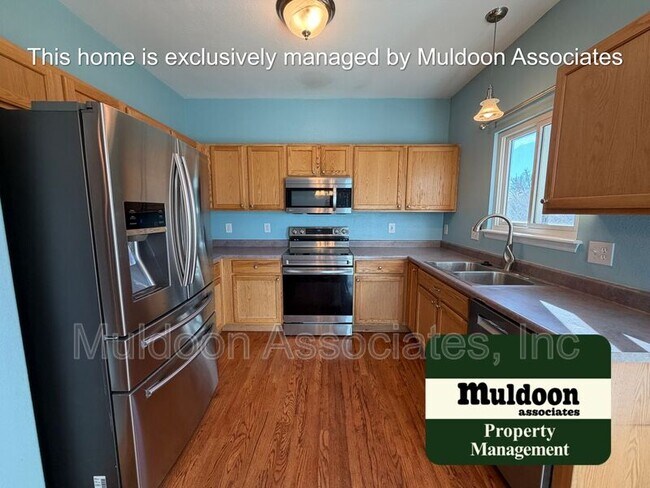 Building Photo - 821 Legend Oak Dr