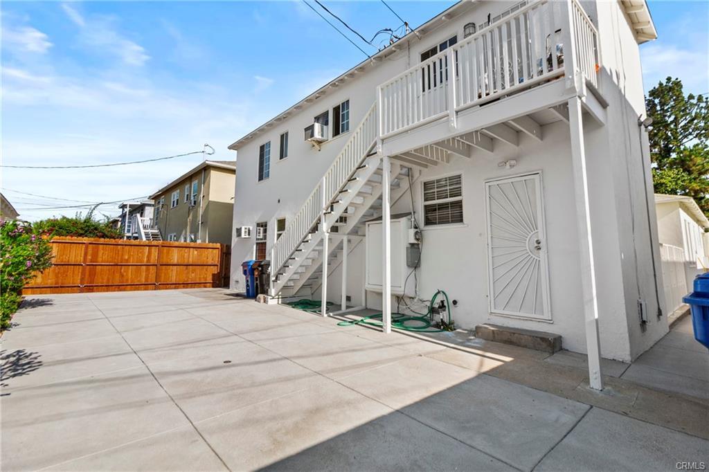 Building Photo - 12753 Oxnard St