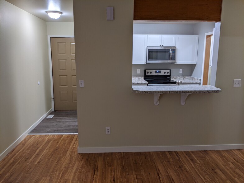 Building Photo - 10270 Jamestown Dr