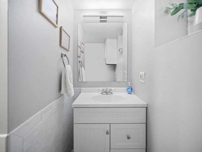 Building Photo - Cozy 2-Bed/1-Bath in Historic Browne’s Addition (Furnished)