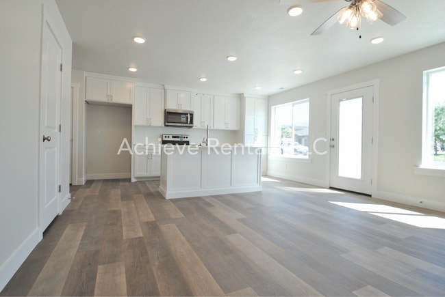 Building Photo - 674 S 85 E