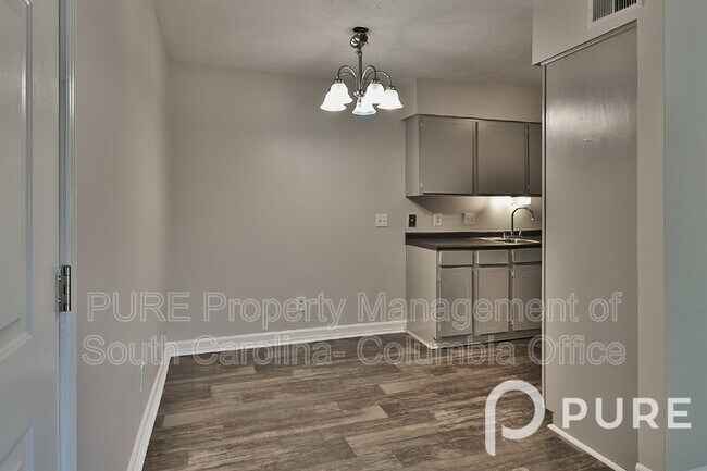 Building Photo - 1323 Old Manor Rd