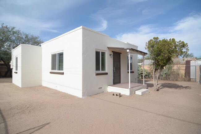 Primary Photo - Remodeled 1 Bedroom 1 Bath Home! Great Wes...