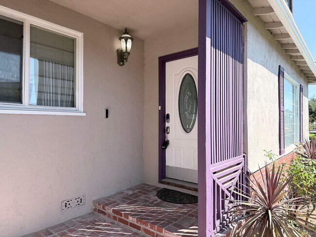 Building Photo - 3082 Thurin Ave