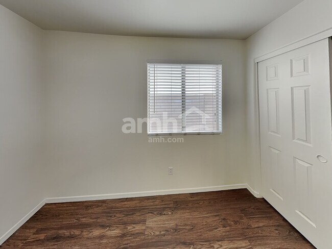 Building Photo - 10913 W Minnezona Ave