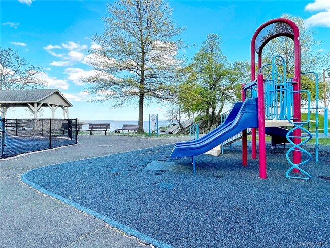 Building Photo - 25 Acacia Terrace