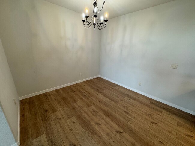 Building Photo - Spacious Condo in the Heart of Aurora