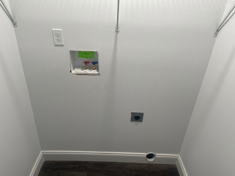 Building Photo - 167 S Earls Ave