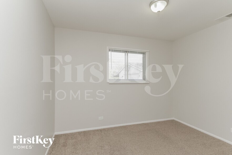 Building Photo - 17031 S 88th Ave