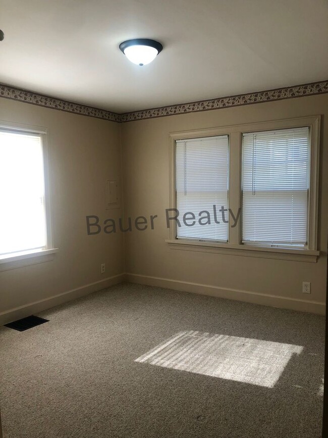 Building Photo - Two Bedroom Near Ashland University