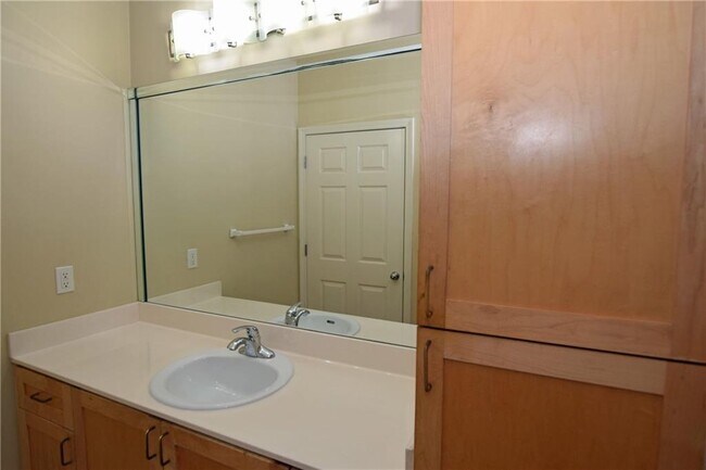 Building Photo - 400 17th St NW