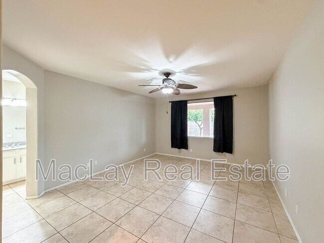 Building Photo - 203 W Cedar Dr
