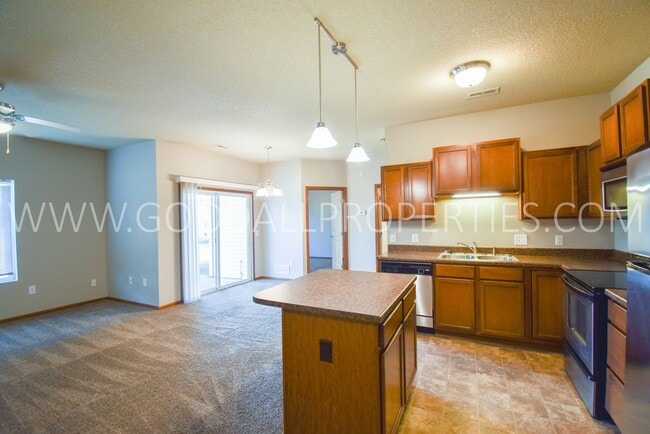 Building Photo - 2 Bedroom 2 Bath Condo w/ Garage on the gr...