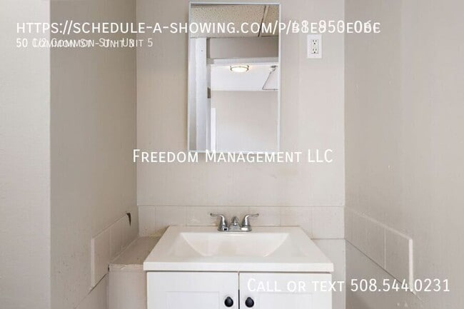 Building Photo - 50 1/2 Common St