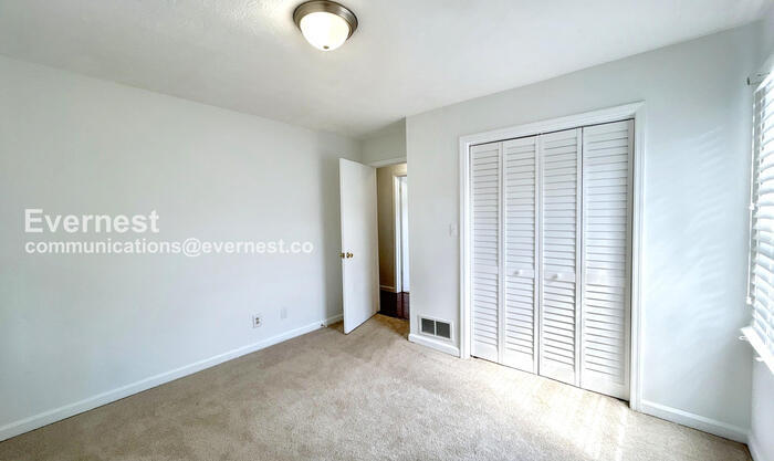 Building Photo - 5151 Vivid Dr SW