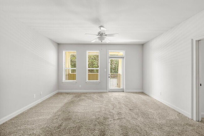 Building Photo - 11 S Wildflower Dr