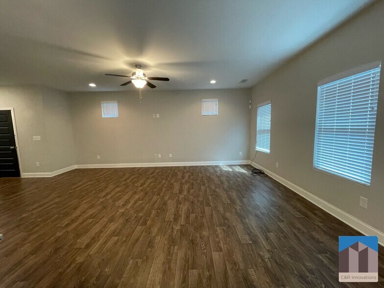 Building Photo - 300 Omnia Ridge Way