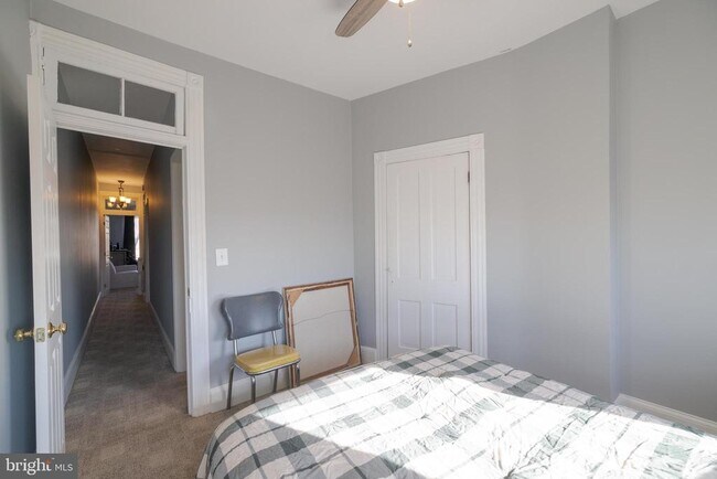 Building Photo - 835 Wellington St