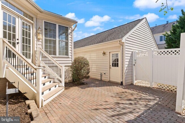 Building Photo - 42465 Regal Wood Dr