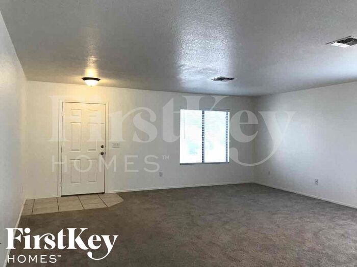 Building Photo - 9032 E Pampa Ave