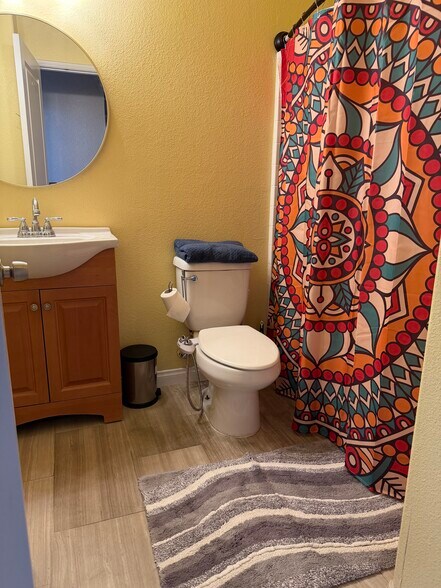 full bathroom - 1860 E 12th St