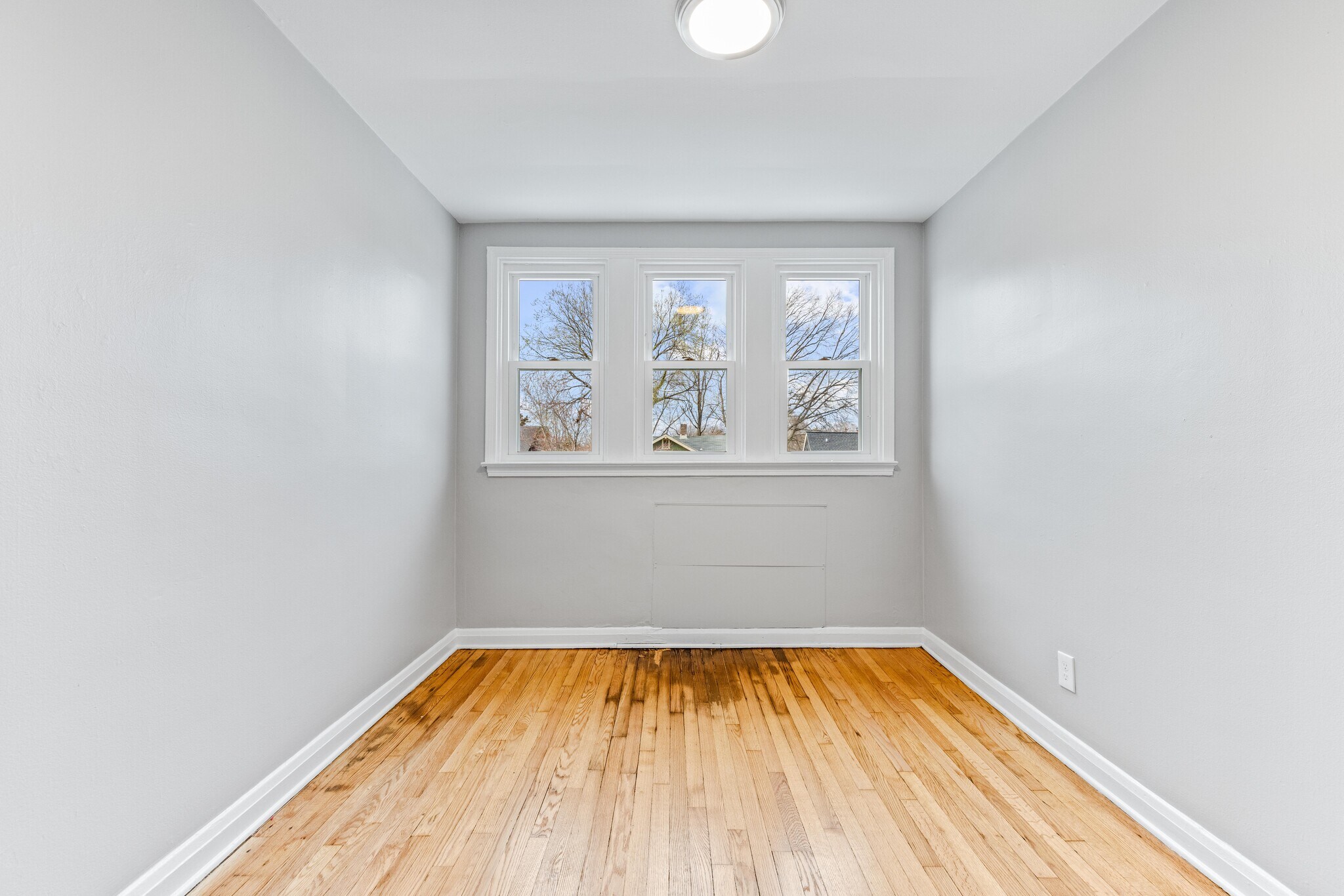 Building Photo - 2921 Glenmore Ave