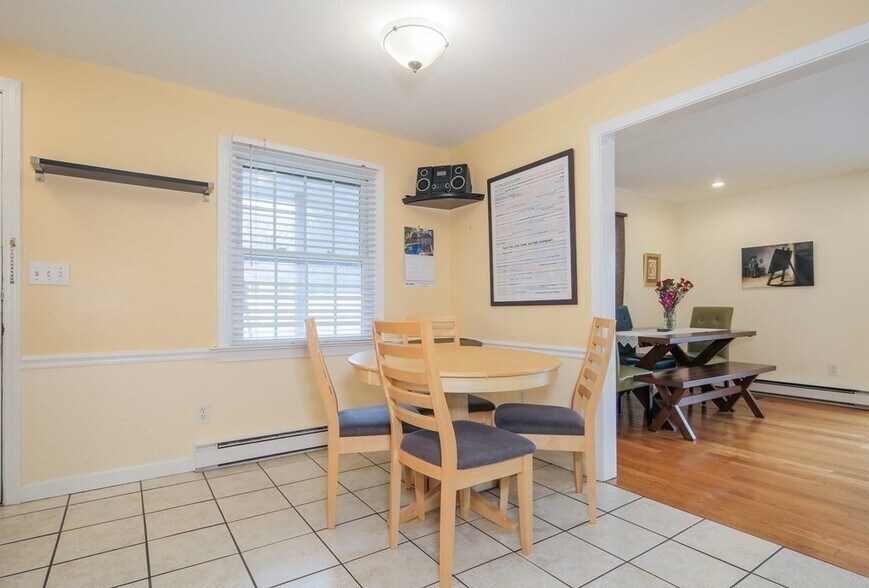 Building Photo - 132 Ashcroft St