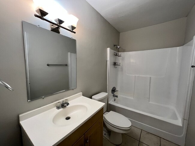 Building Photo - 3 bedroom Townhome in Portsmouth