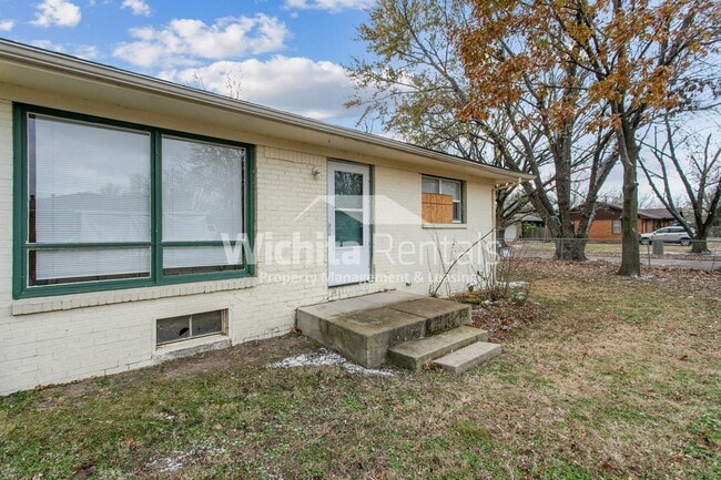 Building Photo - 2 bedroom 1 bath duplex