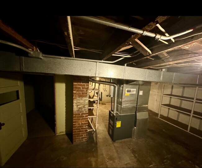 Building Photo - Vintage Living In Montavilla~ Front Porch~ Unfinished Basement~ Large Fully Fenced Yard