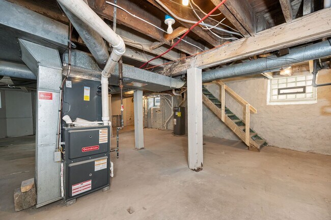 Building Photo - 4667 Hamilton Ave