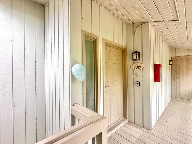 Building Photo - Lofty Vibes & Backyard Views – Your Dream ...