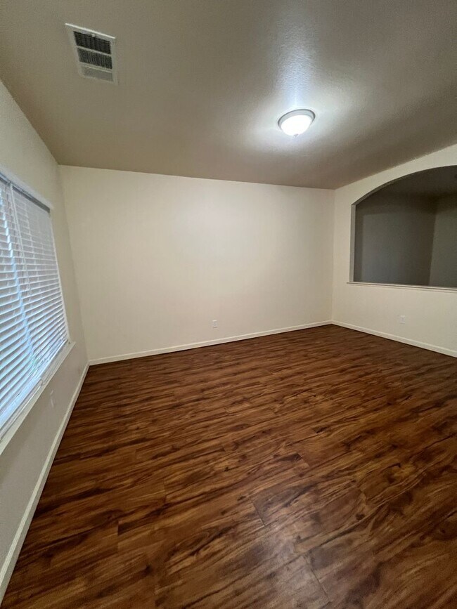 Building Photo - 1920 Fern Dr