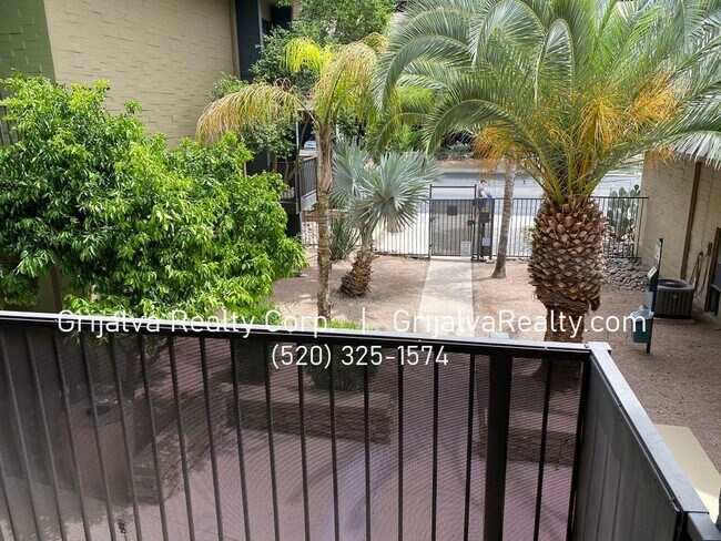 Building Photo - AVAILABLE JUNE - Furnished 2 Bedroom Condo with Community Pool Close to the UofA! (Speedway/Euclid)