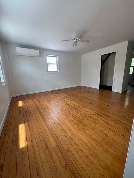 Building Photo - 234 River Dr