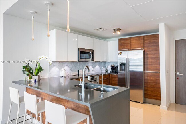 Building Photo - 601 NE 27th St