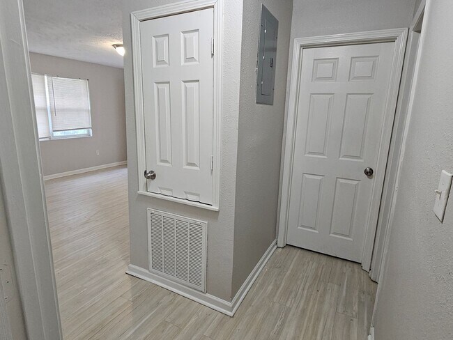 Building Photo - Lawrence Rd 227-229 (Duplex)