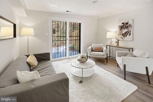 Living Room, Pic 2 - 1792 Dutch Village Dr