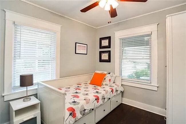Building Photo - Charming West Plaza Bungalow
